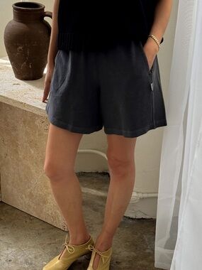 Le Bon Shoppe Flared Basketball Shorts in Faded Black